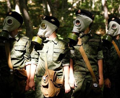 戰(zhàn)斗民族不是被空喊出來(lái)的，俄羅斯少年軍校為戰(zhàn)爭(zhēng)做準(zhǔn)備