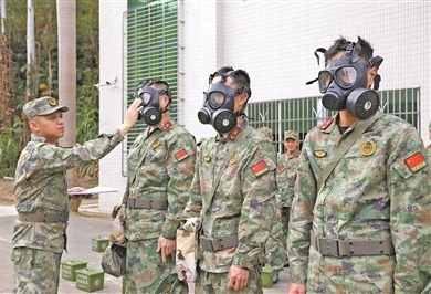 筑牢安全防線 提升應(yīng)急能力——廣東省紫金縣人武部深入開(kāi)展群眾性練兵活動(dòng)，扎實(shí)組織防毒面具使用訓(xùn)練
